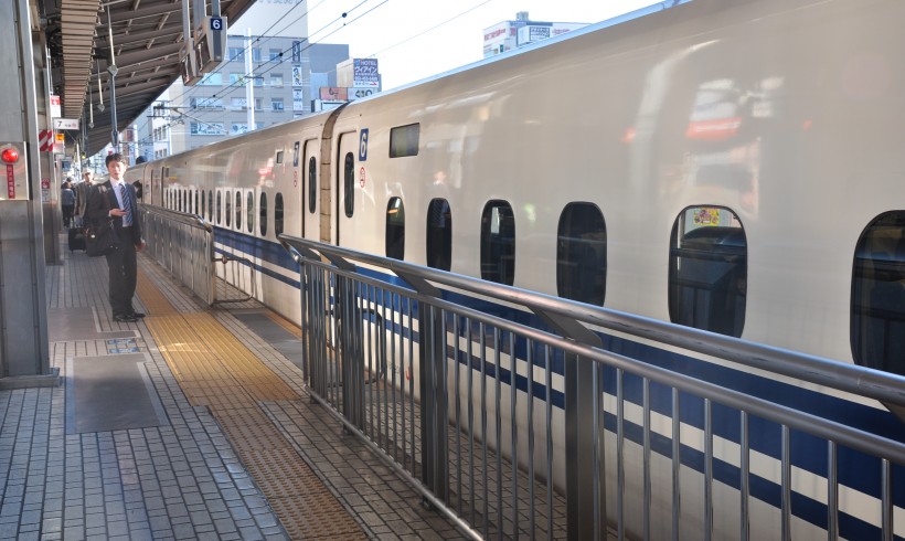 Shinkansen en garde de Nagoya