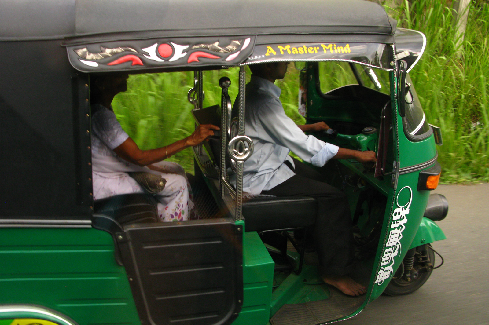 Transport-local-srilanka-tuktuk-OliverTrips-4